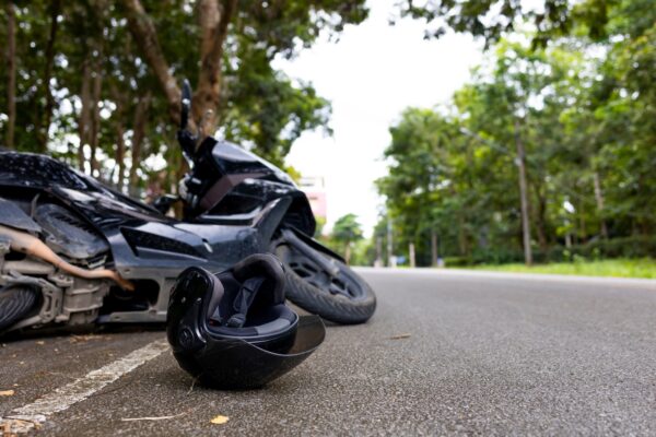 a motorcycle is sitting on the side of the road